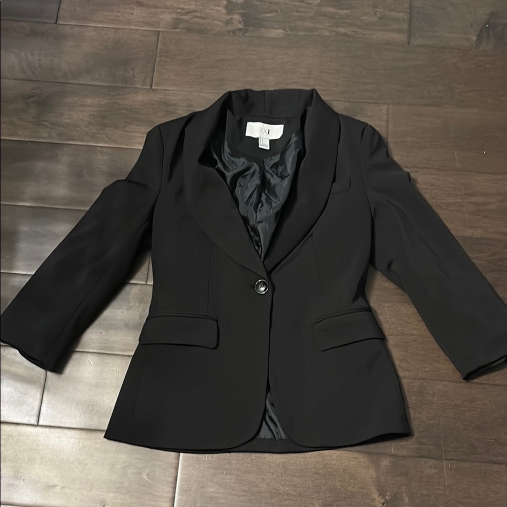 Zara Classic Black Blazer, size small, with pockets, lined one button